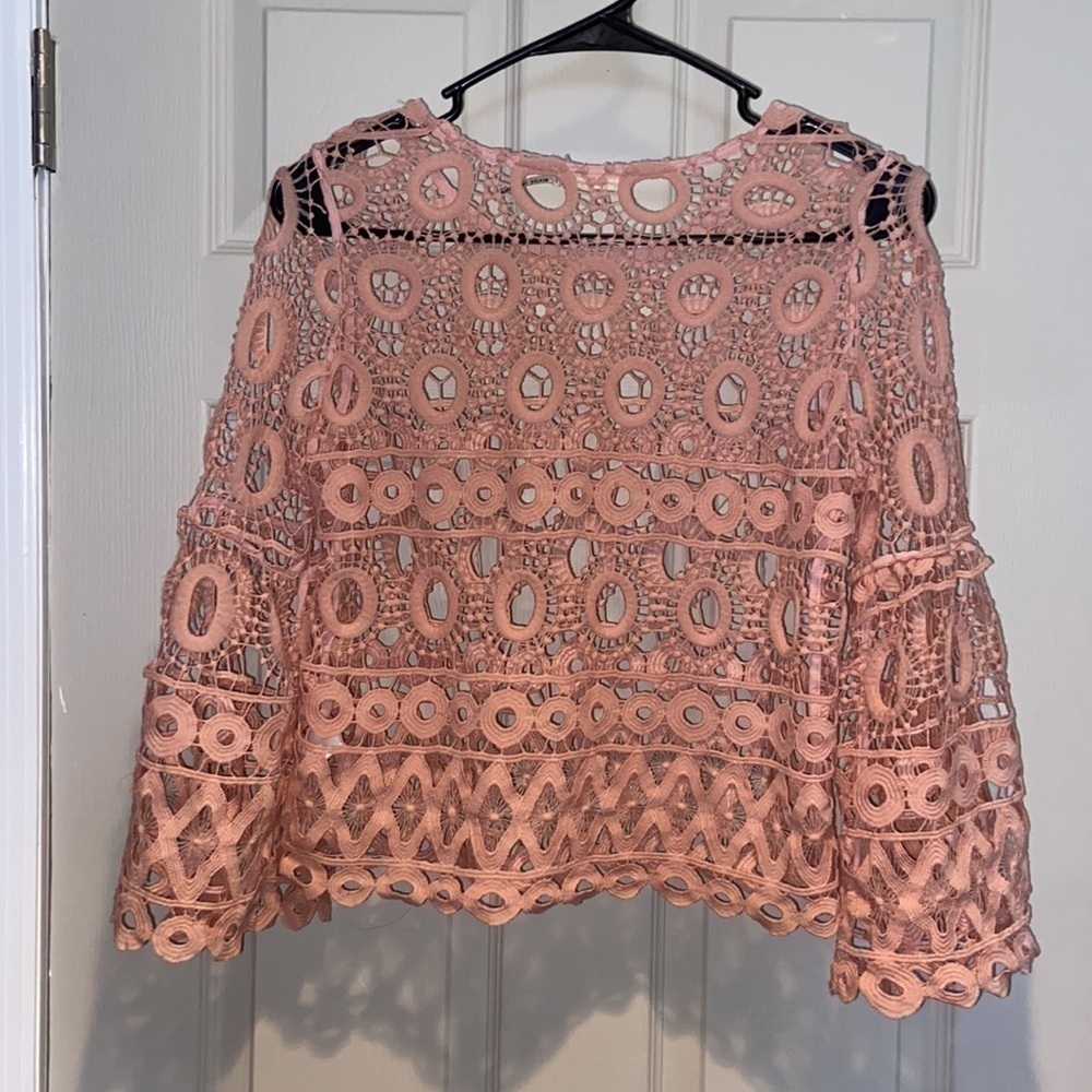 Light Pink Lace Boho Top with Bell Sleeves Size Medium - Picture 2 of 3